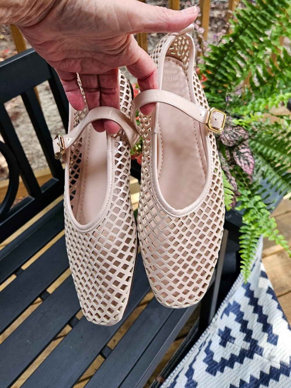 H&M Patent Mary Jane Flats in Creamy Pink - Sz 9